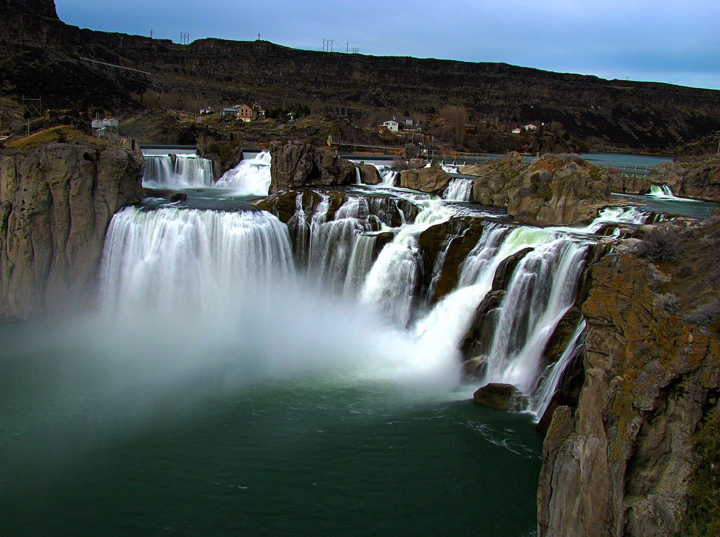 1024px-Shoshone_falls