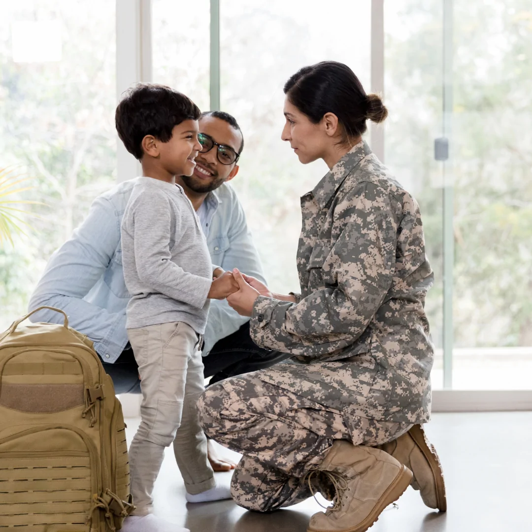 A heartfelt moment as a woman in military uniform reunites with her son and husband